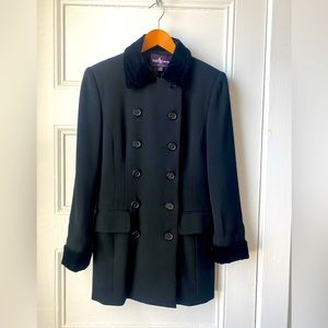 Vintage form fitting black blazer with velvet collar, cuffs and pockets.